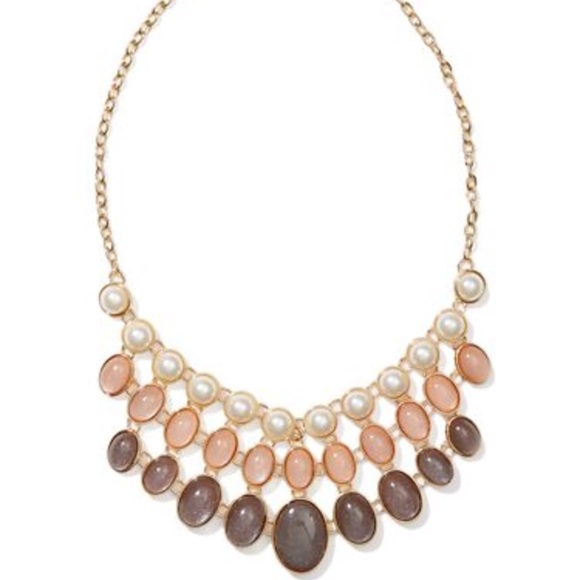 Jewelry - ❗️NEW❗️ Faux-Pearl Beads Bib Necklace